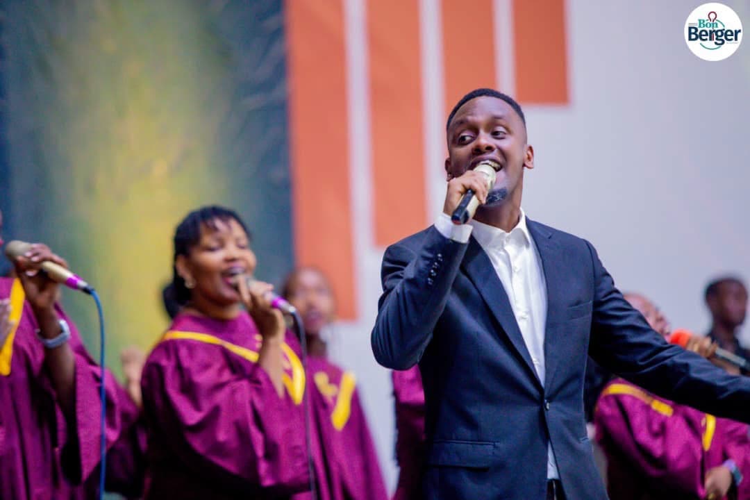 La chorale GS Crew en pleine louange lors d'un culte